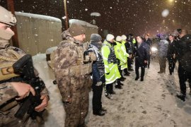 Vali Karakaya Güvenlik Noktalarını Ziyaret Etti