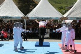 Bitlis’te Gençlik Festivali ve Kitap Fuarı Başladı