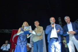 Tatvan'da Özcan Demir ile Pınar Dilşeker konseri
