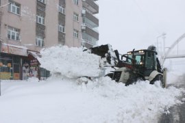 Bitlis’te Kar Temizleme Çalışmaları Aralıksız Devam Ediyor