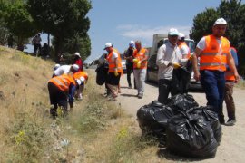 Van Gölü’nün Tatvan sahilinde çöp toplama kampanyası