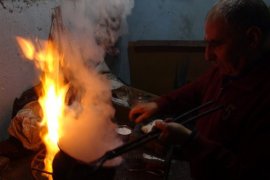 Bitlis’te 50 Yıldır Kalaycılık Mesleğini Sürdürüyor
