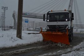 Bitlis'te mevsimin ilk kar yağışı