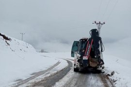 Bitlis'te Kar ve Tipiden Dolayı 87 Köy Yolu Ulaşıma Kapandı