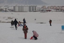 Bitlis’te Depremden Etkilenen Çocuklar İçin Kar ve Kızak Etkinliği Düzenlendi