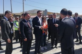 Bakan Uraloğlu Tatvan’daki Karayolu Çalışmalarını İnceledi