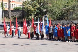 Bitlis’te Zafer Bayramı Nedeniyle Çelenk Sunma Töreni Düzenlendi