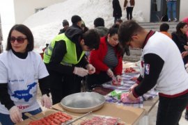 Bitlis’te Depremden Etkilenen Çocuklar İçin Kar ve Kızak Etkinliği Düzenlendi