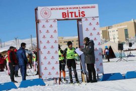 Bitlis'te ‘Kayaklı Koşu 1. Etap Yarışları’ yapıldı