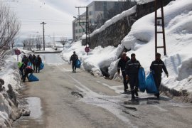 Bitlis Belediyesi Ekipleri Bahar Temizliğine Başladı
