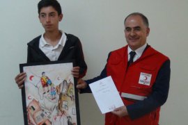Türk Kızılayı Bitlis’teki öğrencileri ödüllendirdi