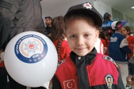 Cumhuriyet Anaokulu Öğrencileri Emniyet Müdürlüğünü Ziyaret Etti