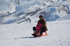 Bitlis’teki Kayak Merkezlerine Yoğun İlgi
