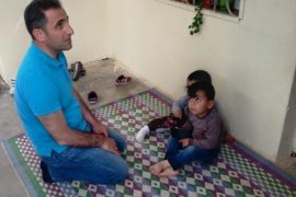 Kaymakam Alibeyoğlu ihtiyaç sahibi aileleri evlerinde ziyaret etmeye devam ediyor
