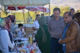 Bitlisli kadınlar Tatvan’da kermes düzenledi