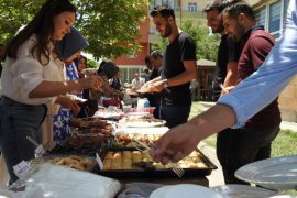 Hizan’da ‘Kütüphanesiz Köy Kalmasın’ Projesi İçin Kermes Düzenlendi