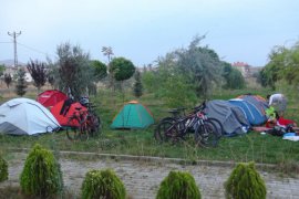 Aktivistler Tatvan Aqua Park’ta Kamp Kurdu