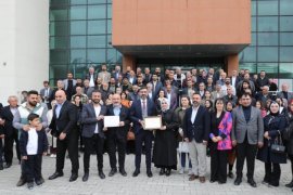 Bitlis Belediye Başkanı Nesrullah Tanğlay Mazbatasını Aldı