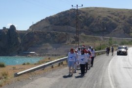 Van Gölü İçin Yürüyen Kadınlar ile Aktivistler Adilcevaz’a Ulaştı