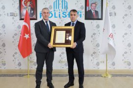 Bitlis’te Şehit Ailelerine ve Gazilere ‘Övünç Madalyası’ Takdim Edildi