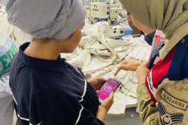 Jandarma Ekipleri Tekstilde Çalışan Kadınlara KADES’i Anlattı