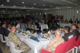 Vali Ustaoğlu, güvenlik korucularıyla iftarda bir araya geldi