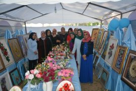 Tatvan Belediyesi bünyesindeki stantlara yoğun ilgi