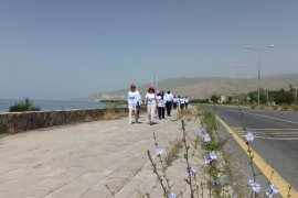 Van Gölü İçin Yürüyen Kadınlar ile Aktivistler Aydınlar Beldesi’ne Ulaştı