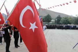 Bitlis’te Zafer Bayramı Törenle Kutlandı