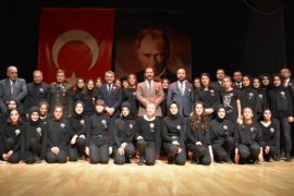 Tatvan’da 10 Kasım Atatürk’ü Anma Programı düzenlendi