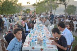 Tatvan’da 10 bin kişi iftarda biraraya geldi