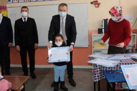 Bitlis’teki Öğrenciler Karne Heyecanı Yaşadı