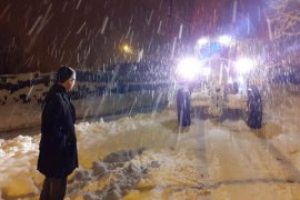 Bitlis Belediyesi karla mücadele çalışmaları aralıksız sürdürülüyor