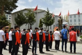 Gençlik Haftası Dolayısıyla Atatürk Anıtı’na Çelenk Bırakıldı