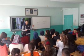 Polis tarafından Tatvan'da 18 okuldaki 2500 öğrenciye seminer verildi