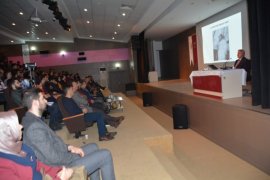 Tatvan’da Türkiye'nin Darbeler Tarihi konferans düzenlendi