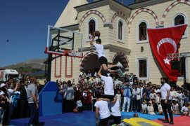 Bitlis’te Gençlik Festivali ve Kitap Fuarı Başladı