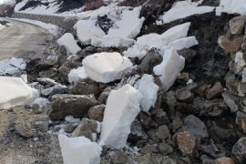 Bitlis’te Heyelanlara Anında Müdahale Edildi