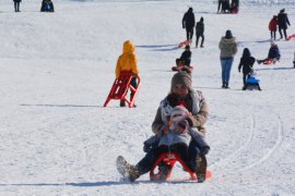 Yarıyıl Tatilinde Kayak Merkezi Yoğunluğu