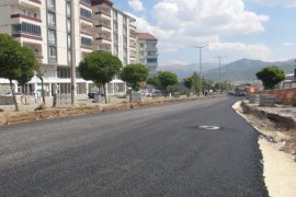 Tatvan Cumhuriyet Caddesi’nde sıcak asfalt yapımı