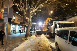 Tatvan Belediyesi Kar Temizleme Çalışmalarını Sürdürüyor