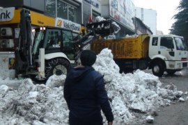 10 bin kamyon kar yerleşim alanı dışına taşındı