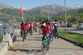 Kızılay Gönüllüleri Bisiklet Etkinliği Düzenledi