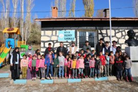 Bitlis Belediyesince Oluşturulan Ekip Köy Köy Gezerek Çocukları Tiyatroyla Buluşturuyor