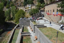 Bitlis’teki tarihi cami ve türbe restore edildi