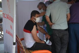 Cami Önünde Kurulan Aşı Stantlarına Vatandaşlar Yoğun İlgi Gösterdi