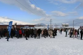 Bitlis’te ‘Meşaleli Kayak Festivali’ Düzenlendi