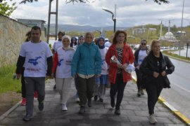 Anneler Günü’nde Van Gölü İçin Yürüdüler