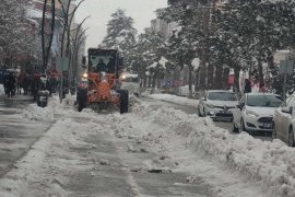 Tatvan’da Karla Mücadele Çalışmaları Sürüyor