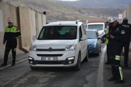 Tatvan’da kış lastiği uygulaması yapıldı